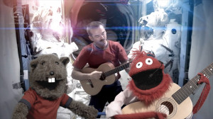 chris-hadfield-and-the-glove-and.jpg