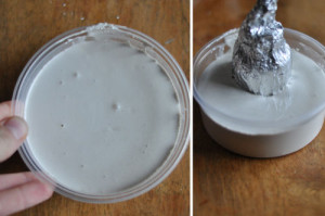 air bubbles Quickly press the circular spacer into the wet plaster