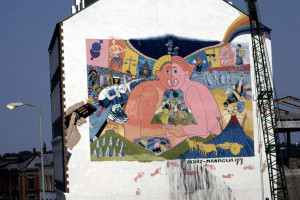 Mural in downtown Derry celebrating Irish Nationalist solidarity with ...