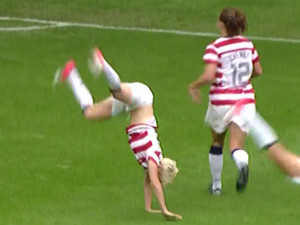 the-us-womens-soccer-team-just-did-some-truly-terrible-cartwheels ...