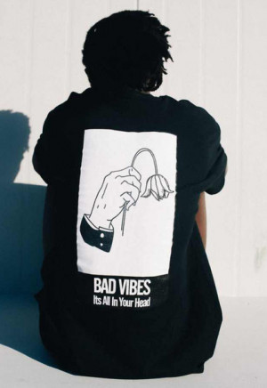 ... quote-on-it-bad-vibes-its-all-in-your-head-black-tahirt--bad-vibes