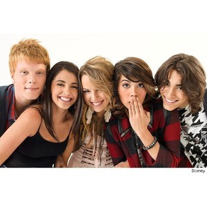 Lemonade Mouth' Cast Releases Video for 'Somebody'