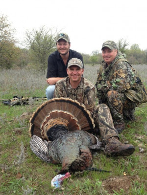 Clint teams up with country star BlakeSheldon for some hunting action
