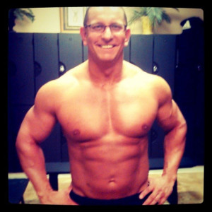 ... foodnetworkhumor.com/wp-content/uploads//robert-irvine-shirtless.jpg