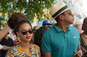 ... comemora 5 anos de casamento com Jay-Z em Cuba de cabelo diferente