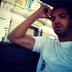 DRAKE SHOWS OFF “CN TOWER” ARM TATTOO