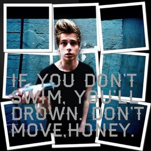 She looks so perfect 5sos Song lyrics