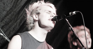 michael clifford hair tweet