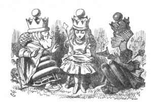 Alicia tras jugar al ajedrez gigante se convierte en reina.