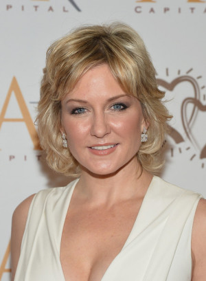 amy carlson 2014 hairstyle