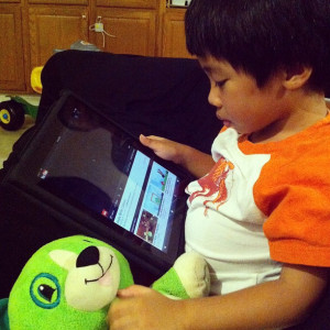 Xyren + iPad + green dog =