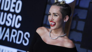 Miley-Cyrus-pregnant-Singer-pokes-fun-at-rumors.jpg