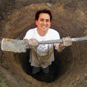 Ed-Miliband-digging-a-hole.jpg 04-Feb-2014 23:41 724k