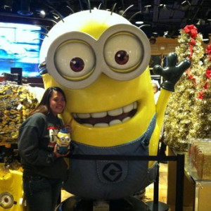 Universal Studios Hollywood - Me and the giant minion!! - Universal ...