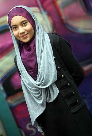Yuna Zarai, Stylish Moslem Musician