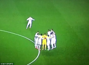 Alex Oxlade-Chamberlain forgets about team huddle as England ...