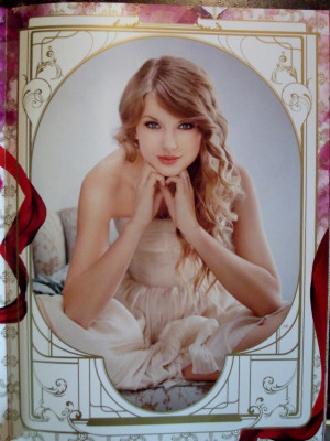 fanpop.comSpeak Now World Tour Booklet - Taylor Swift Photo (23267128
