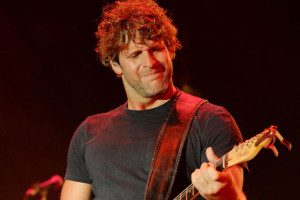 Billy Currington Releases New Video For “Don’t It” [WATCH]
