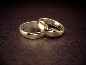 This pictures and video is showing how wedding rings looks like