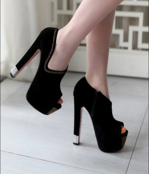 Tags » Latest Shoes Styles 284 views Download this pic Added 8 months ...