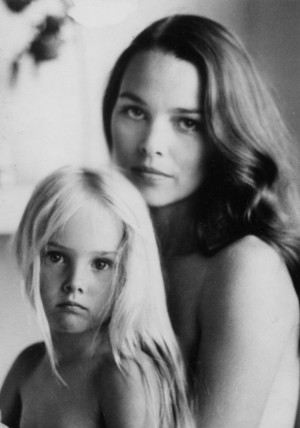 Michelle Phillips & Chynna {Mom and daughter photo op}