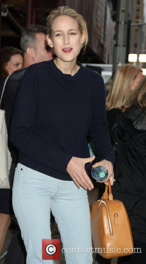 Leelee Sobieski Leaving The