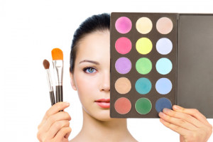 Fashion Friday: Little Known Advantages of Wearing Makeup to Work