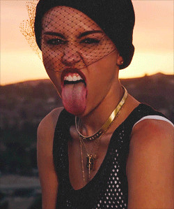 Miley Cyrus' 21st Birthday Plans Revealed! Find Out Where She'll Be ...