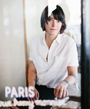 skinny cut-edge jeans worn by folk-rock songwriter sharon van etten ...