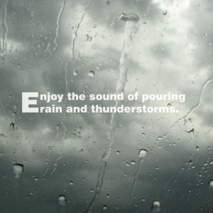 Enjoy the sound of pouring rain and thunderstorms. Aproveite o som da ...