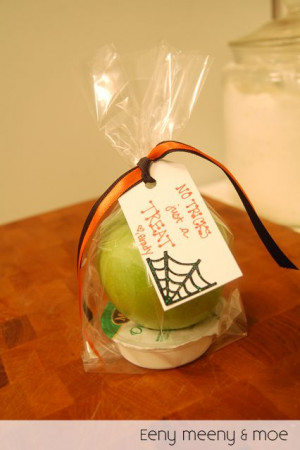 Caramel Apple Halloween Teacher Gift | Eeny Meeny & Moe