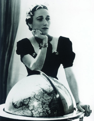 that captures the charismatic allure of Wallis Simpson. Anne Sebba ...
