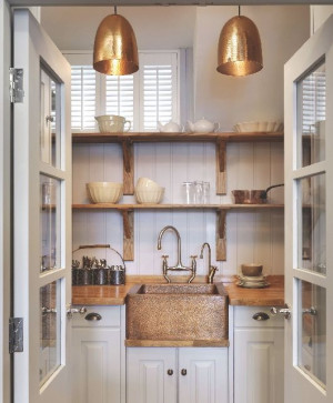nice and simple butler’s pantry