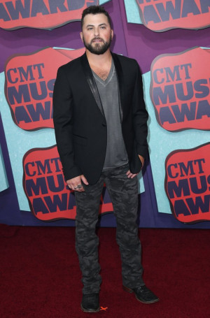 Tyler Farr Picture Cmt