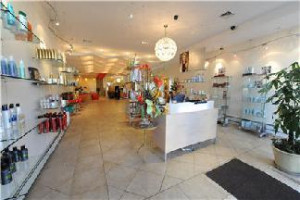 Famous Salon Facebook...