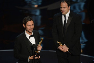 Malik Bendjelloul and Simon Chinn accept Academy Award