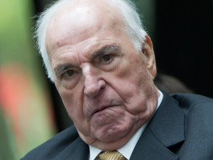 Helmut Kohl ist eine Diskussion entbrannt dpa picture alliance