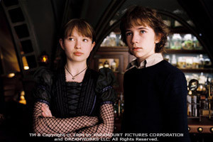 ... -Browning-and-Liam-Aiken-stars-as-Violet-and-Klaus-Baudelaire-28.jpg