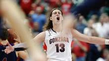 Gonzaga's Kelly Olynyk reacts after Saint Mary's called time out ...