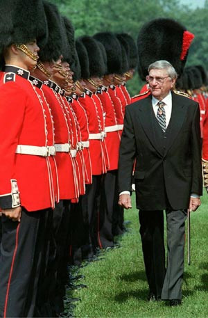 Roméo LeBlanc inspects the Ceremonial Guard in Ottawa in 1998.
