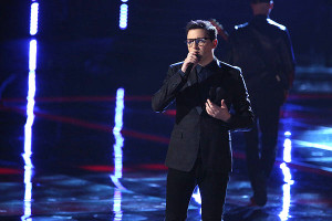 James Wolpert performs for Team Adam Levine during Top 6 night on The
