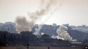 Smoke rises after a Hamas rocket attack at Israel (12 July 2014)