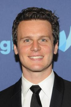 JONATHAN GROFF telling dot429.com that Madonna was on her phone during ...