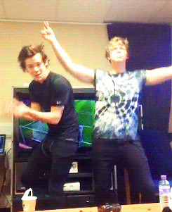 gif Harry Styles One Direction ** im crying 5sos Ashton Irwin