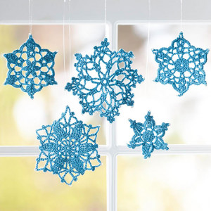 Crochet snowflake crafts