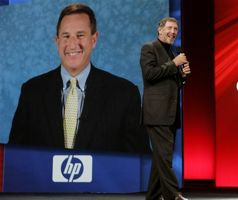 CEO Larry Ellison, right, and (then) Hewlett Packard CEO Mark Hurd ...