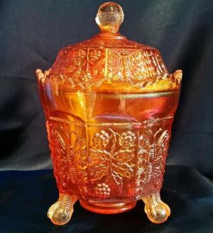 ... Fenton Carnival Glass Butterfly & Berry Covered Sugar Bowl -Marigold
