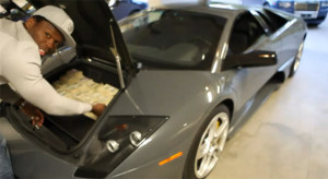 50 Cent loads his Murcielago down with cash – Click above to watch ...