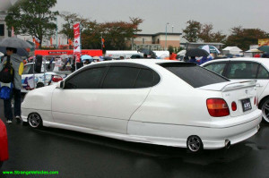 STRANGE CAR - TINY LITTLE WHEELS!