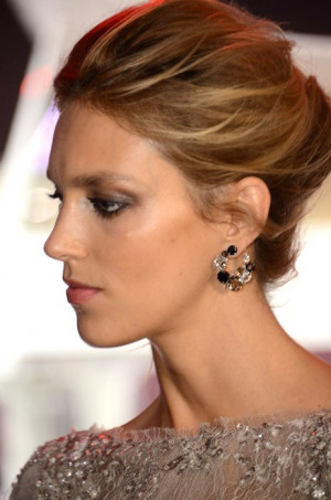 Anja Rubik Apart Pearl...